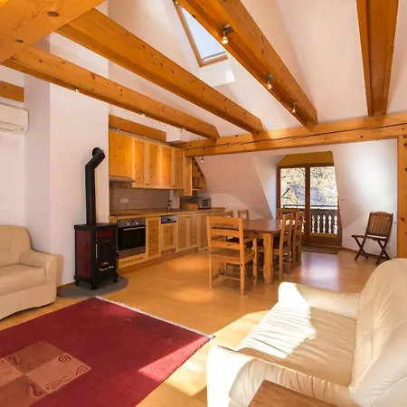 Koritnica Apartment *